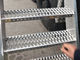 ডায়মন্ড বিপদাশঙ্কা সিঁড়ি Catwalk জন্য নিরাপত্তা ঝাঁকনি পদব্রজে ভ্রমণ, ধাতু চালান প্লেট তল নন স্লিপ সরবরাহকারী